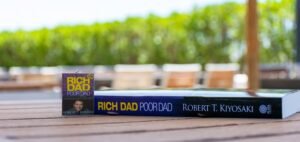 Read more about the article ‘Rich Dad Poor Dad’ Author Urges Investors to Exit Fiat, Enter Bitcoin and Silver